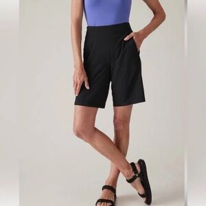 Athleta Brooklyn pull on black bermuda shorts size 8